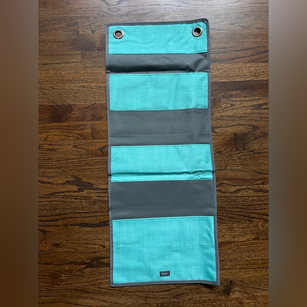 thirty-one Hang-Up Family Organizer in Turquoise Cross Pop